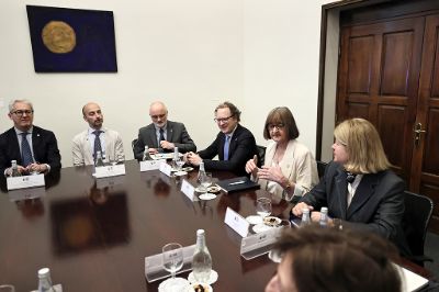 La Rectora Devés y la embajadora Valeria Biagiotti recibieron a una comitiva de la Universitá degli Studi della Tuscia, encabezada por su Rector Stefano Ubertini, con el objetivo de profundizar y fortalecer la relación entre ambas instituciones. 